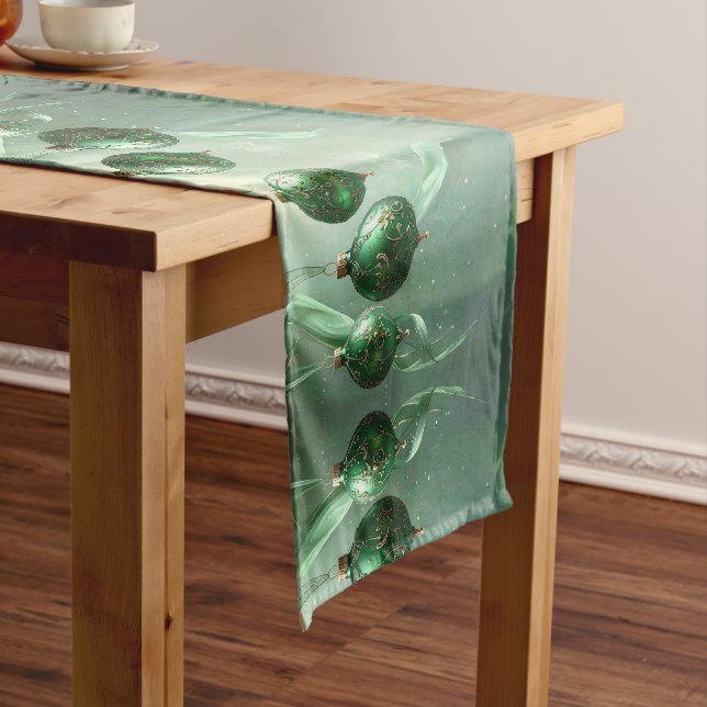 Caminho De Mesa Médio Green Christmas Ball Table Runner (No Local)