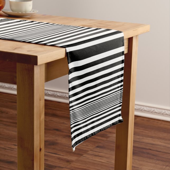 Caminho De Mesa Médio Limpeza Elegante em Preto e Branco (No Local)
