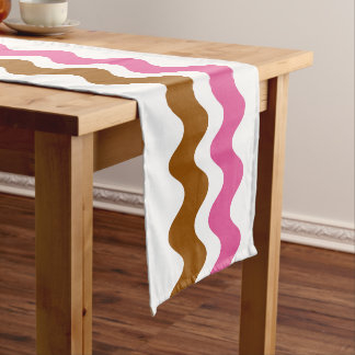 Caminho De Mesa Médio Listra Groovy Ric Rac - Marrom e Rosa Vibrante