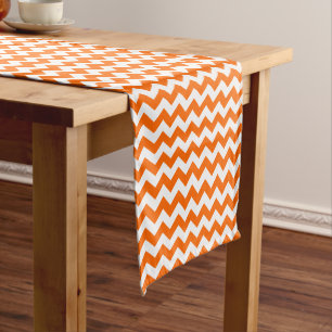 Caminho De Mesa Médio Padrão de Chevron Laranja e Branco Zigzag