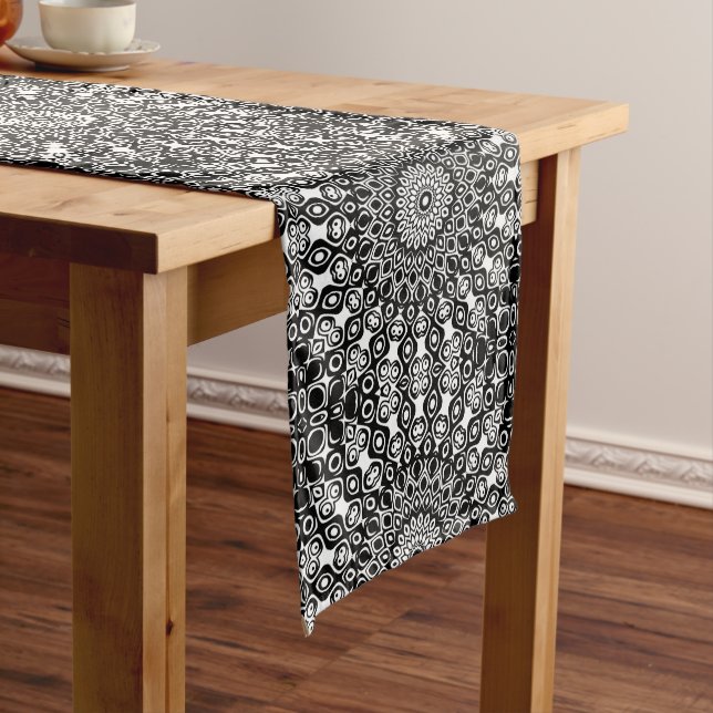 Caminho De Mesa Médio Padrão de Mandala Preto e Branco (No Local)