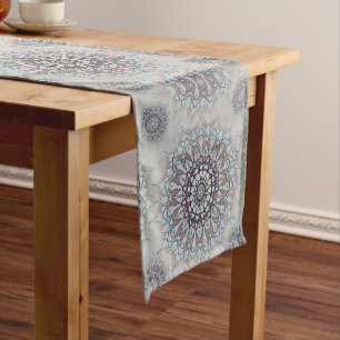 Caminho De Mesa Médio Pequeno floral branco caído para o campo
