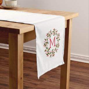 Caminho De Mesa Médio Red Berries & Evergreens Christmas Wreath On White