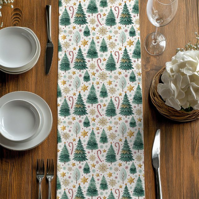 Caminho De Mesa Médio Trendy Christmas Trees Holiday Table Runner Design (Trendy Christmas Trees Holiday Table Runner Design)