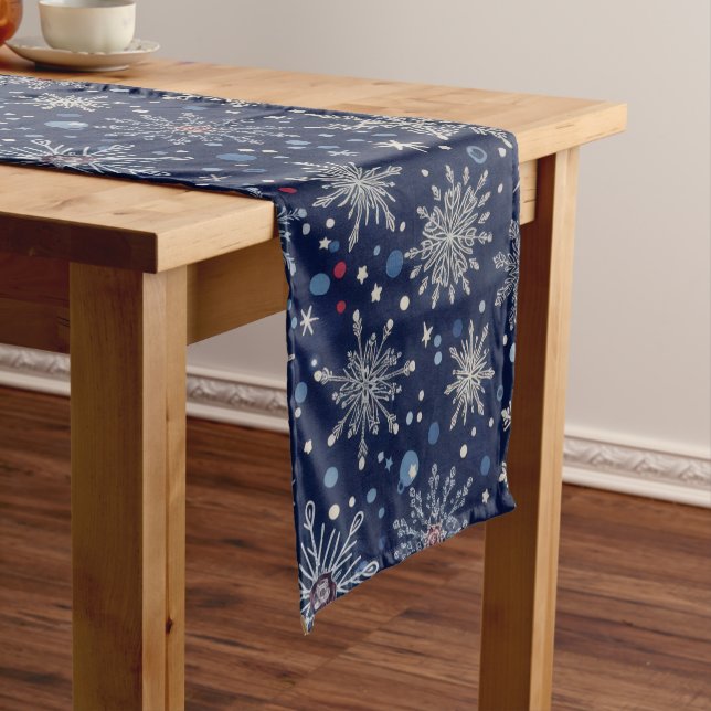 Caminho De Mesa Médio Winter Snowflake Table Runner – Festive Blue (No Local)