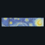 Caminho De Mesa Pequeno A Noite Estrelada, 1889, por Vincent van Gogh<br><div class="desc">A Noite Estrelada,  1889,  por Vincent van Gogh. Ele mostra a visão da janela voltada para leste da sua sala de asilo em Santo-Rémy-de-Provence,  logo antes do nascer do sol,  com a adição de uma vila imaginária.</div>