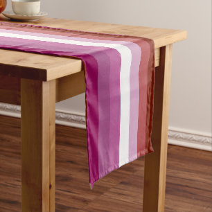 Caminho De Mesa Pequeno bandeira do orgulho lésbico feminino da SlipperyJo