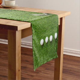 Caminho De Mesa Pequeno Bolas de golfe estão em grama verde