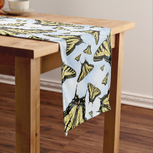 Caminho De Mesa Pequeno Borboletas de Swallowtail Amarelo Céu Azul