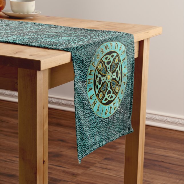 Caminho De Mesa Pequeno Cruz celta decorativa - e alfabeto dos Runes (No Local)