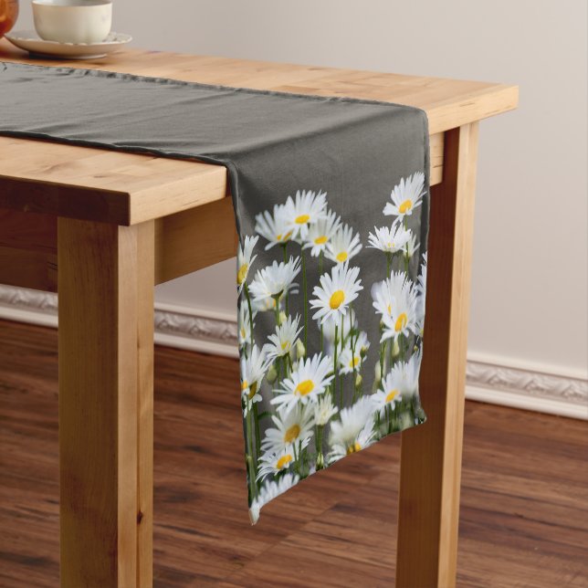 Caminho De Mesa Pequeno Daisies on Grey (No Local)
