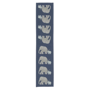 Caminho De Mesa Pequeno Elefante cinzento bonito com o bebê no azul da