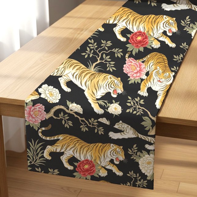 Caminho De Mesa Pequeno Elegant Black Chinoiserie Tiger and Peony Pattern (Criador carregado)