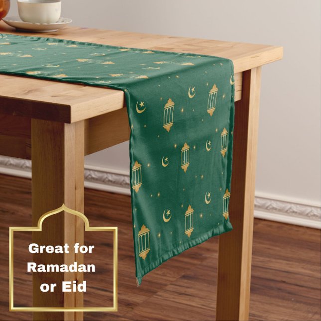Caminho De Mesa Pequeno Elegante Lanternas Douradas Luas Moon Eid Islâmico (An elegant, modern emerald green + gold table runner, with lanterns, stars and moon motif.)