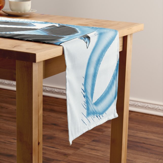 Caminho De Mesa Pequeno Escórias ou fitas pretas e azuis destruídas (No Local)