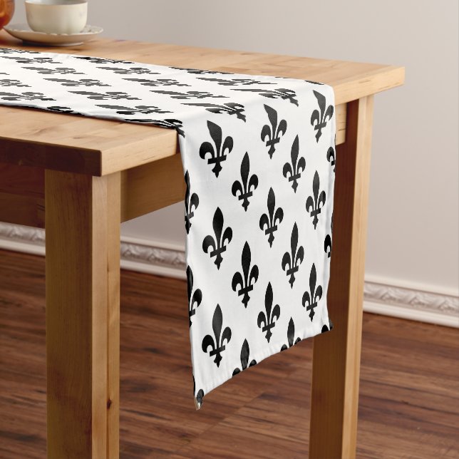 Caminho De Mesa Pequeno Fleur de Lis Pattern, Royal French, preto em branc (No Local)
