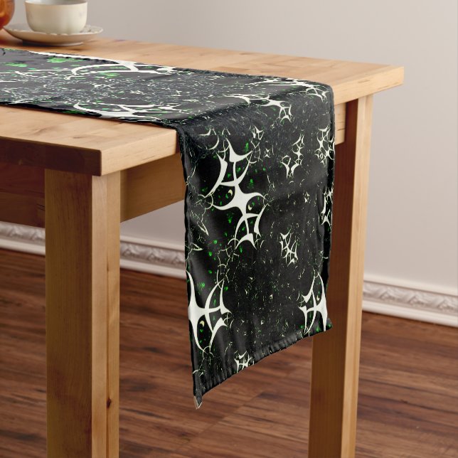 Caminho De Mesa Pequeno Fratural branco imperfeito no espaço negro, tricot (No Local)