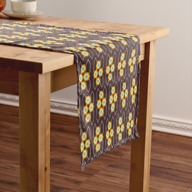 Caminho De Mesa Pequeno Geometric pattern with orange and blue hexagons (No Local)