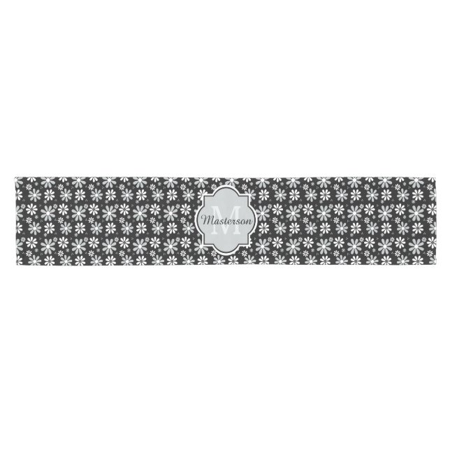 Caminho De Mesa Pequeno Girly Monogramas Black White Daisy Flowers Com Nom (Horizontal)