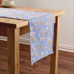 Caminho De Mesa Pequeno Hanukkah<br><div class="desc">Este design apresenta um padrão clássico de repetição de elementos de Chanucá em pastéis bonito.</div>