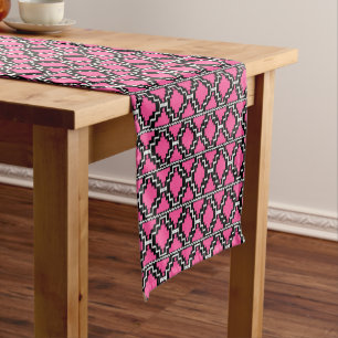 Caminho De Mesa Pequeno Ikat Asteca Tribal Rosa Fúcsia, Preto e Branco