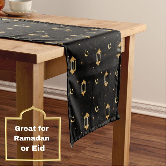 Caminho De Mesa Pequeno Lanternas Douradas Legais Lua Elegante (An elegant, modern black + gold table runner, with lantern, stars + moon motif. )