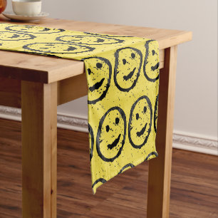 Caminho De Mesa Pequeno Legal Sleep Happy Smiling padrão facial amarelo
