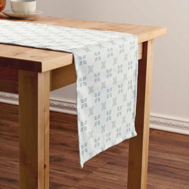 Caminho De Mesa Pequeno Light blue geometric floral tile pattern on white (No Local)