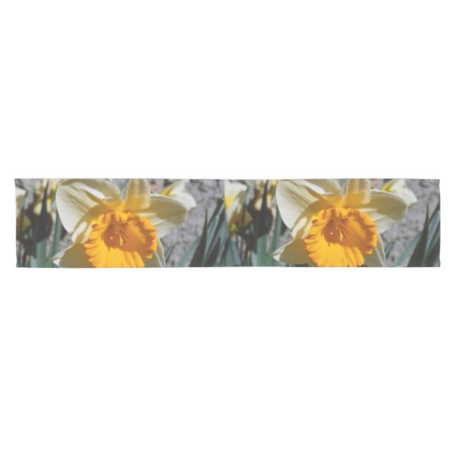 Caminho De Mesa Pequeno Lindas flores amarelas de narciso da primavera (Horizontal)
