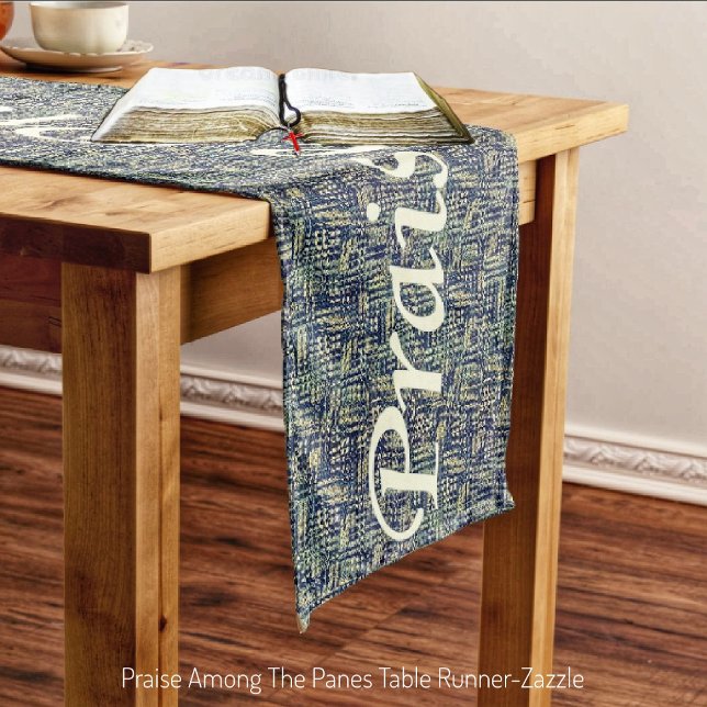 Caminho De Mesa Pequeno Louvado Entre Os Painéis (Criador carregado)