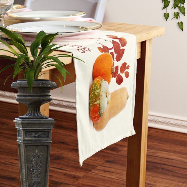 Caminho De Mesa Pequeno Mesa de Ação de Graças (Thanksgiving table runner with an image of gourds and fall leaves.)