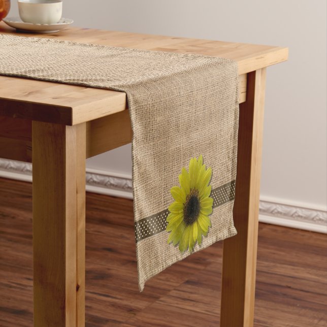 Caminho De Mesa Pequeno Mesa Runner - Burlap and Rain-Drened Sunflower (No Local)
