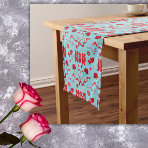 Caminho De Mesa Pequeno MOM/WOW: Uma letra de amor em vermelho em azul