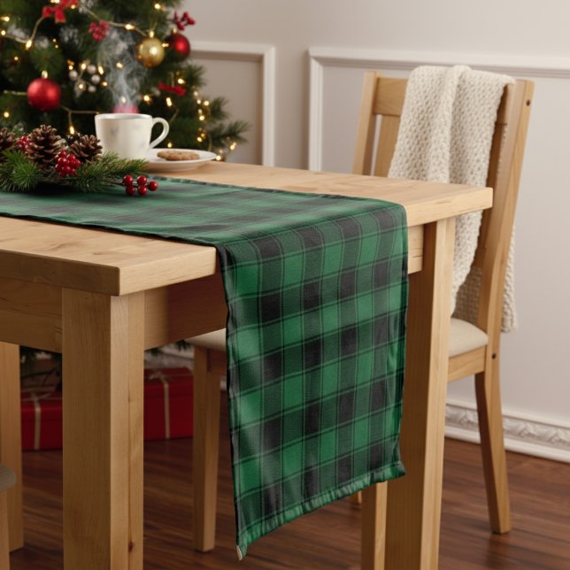 Caminho De Mesa Pequeno Na moda Verde e Xadrez Negra de Tartan (Stylish Green and Black Buffalo Tartan Plaid Short Table Runner)