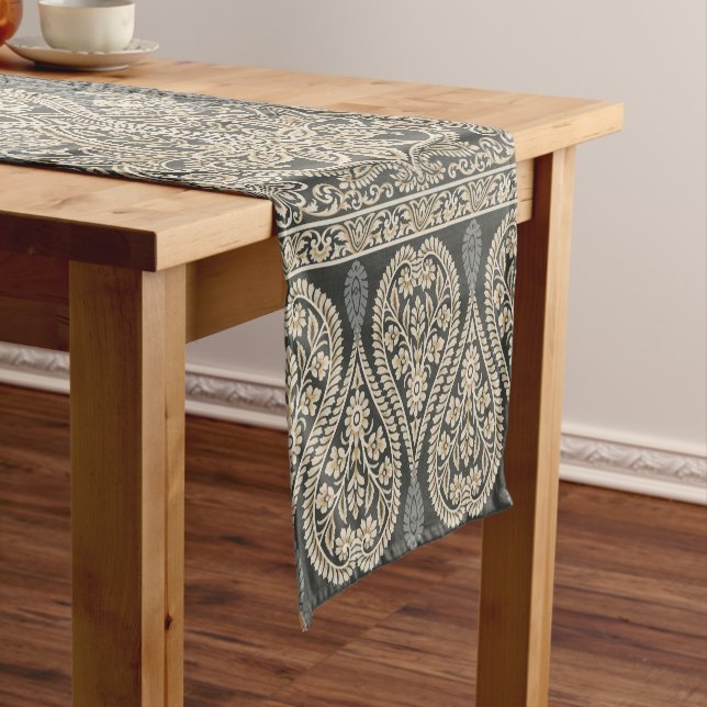 Caminho De Mesa Pequeno Ornamental Traditional Paisley design (No Local)