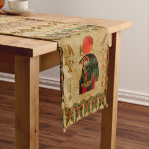 Caminho De Mesa Pequeno Ornamento de Horus do egípcio no papiro