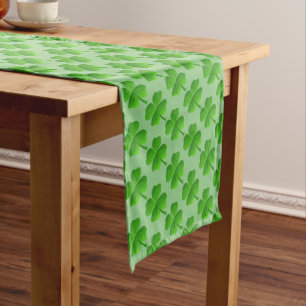 Caminho De Mesa Pequeno Padrão de Trevo de Quatro Folhas Verde em Verde Li