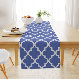 Caminho De Mesa Pequeno Padrão Real de Azulejos de Quatrefoil Azul
