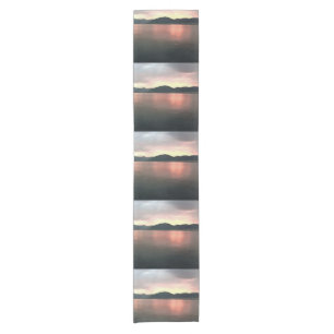 Caminho De Mesa Pequeno Paisagem de Reflexões Sunset, Cor-de-Rosa e Azul