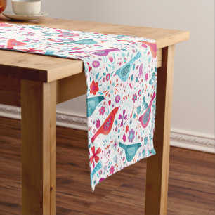 Caminho De Mesa Pequeno Pássaros aquíferos num Jardim Floral Rosa