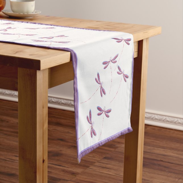 Caminho De Mesa Pequeno Passeio de mesa curto com libélulas em voo (No Local)