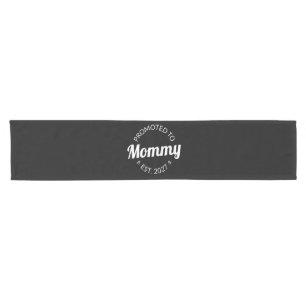 Caminho De Mesa Pequeno Promovida a Mamãe Desde 2027 Anúncio de Nova Mamãe