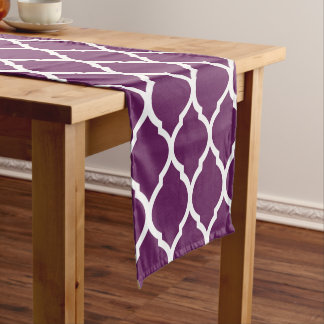 Caminho De Mesa Pequeno Quatrefoil de Plum Purple Marroquino