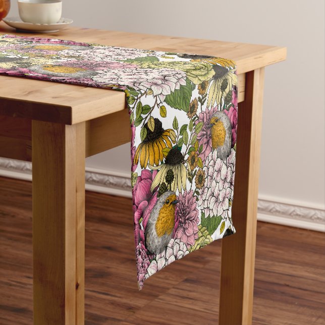 Caminho De Mesa Pequeno Robins no jardim (No Local)