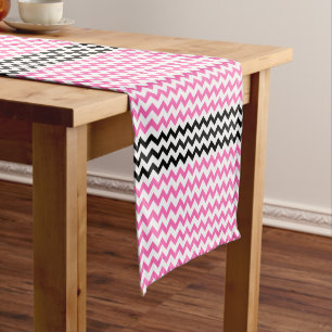 Caminho De Mesa Pequeno Rosa quente e preto Chevron por Shirley Taylor