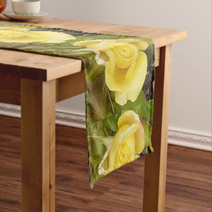 Caminho De Mesa Pequeno Rosebud Amarela