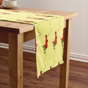 Caminho De Mesa Pequeno Sapo bonito em um desenho de salto em meia vermelh