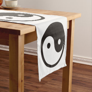 Caminho De Mesa Pequeno Símbolo Yin Yang - design de tatuagem sólida
