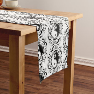 Caminho De Mesa Pequeno Símbolo Yin & Yang Preto e Branco Estilo Tatuagem