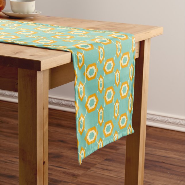 Caminho De Mesa Pequeno Stylized geometric pattern in bold orange hexagon (No Local)